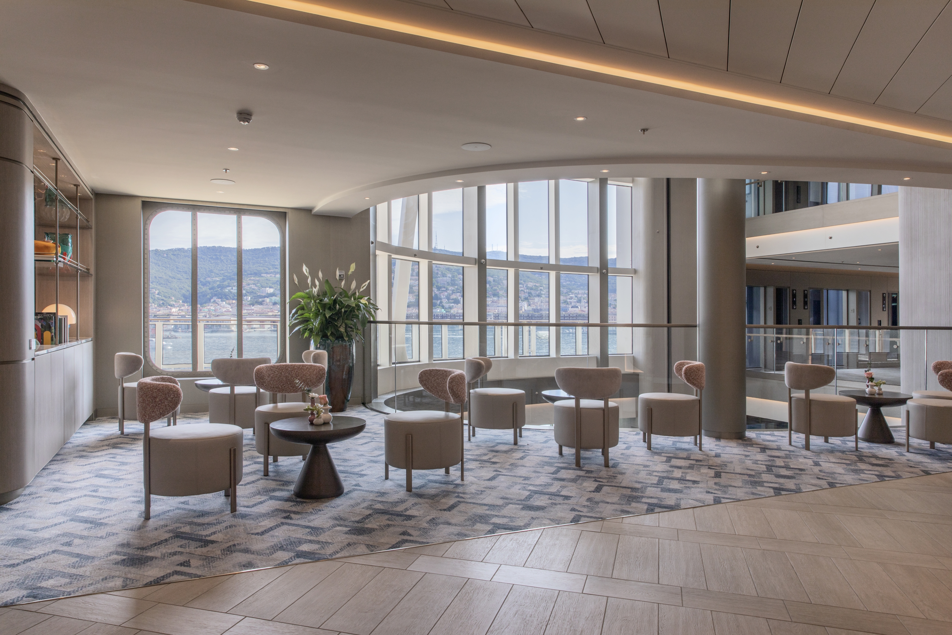 Silver Nova - Atrium